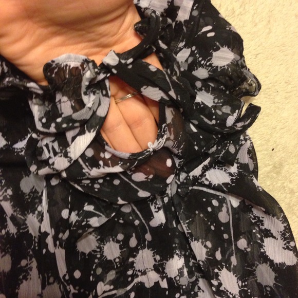 Miley Cirus black and white spattered top.! - Picture 3 of 3