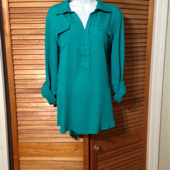 🔴Sold in bundlr🔴🌺NWT, Kenar Sea Green Top