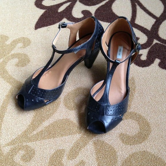 Kimchi Blue black heels