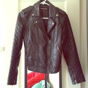 100% Leather Motorcycle Jacket w/ Quilted Sleeves