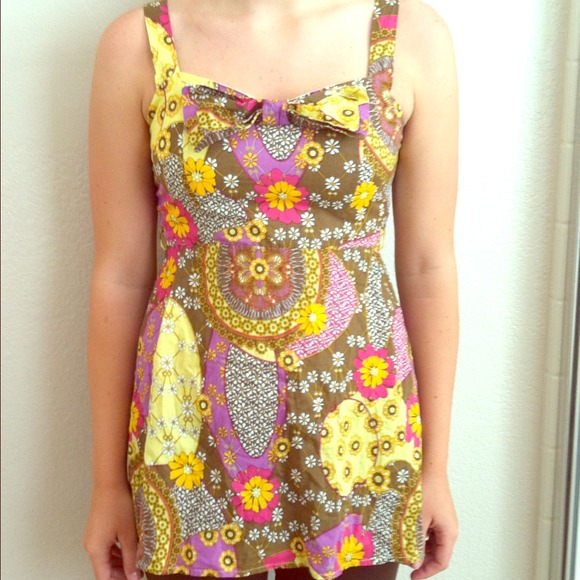 Bright floral top!