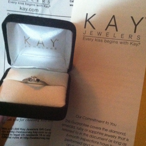 Engagement ring - Picture 2 of 4