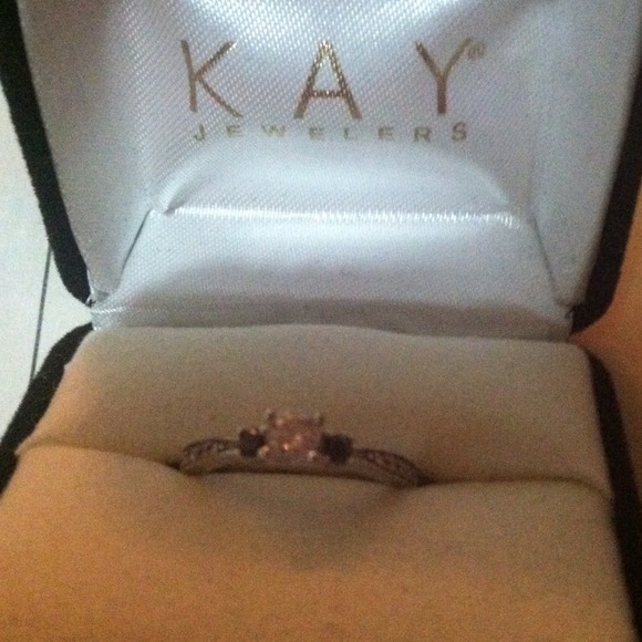 Engagement ring - Picture 3 of 4