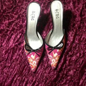 BCBG paisley shoes