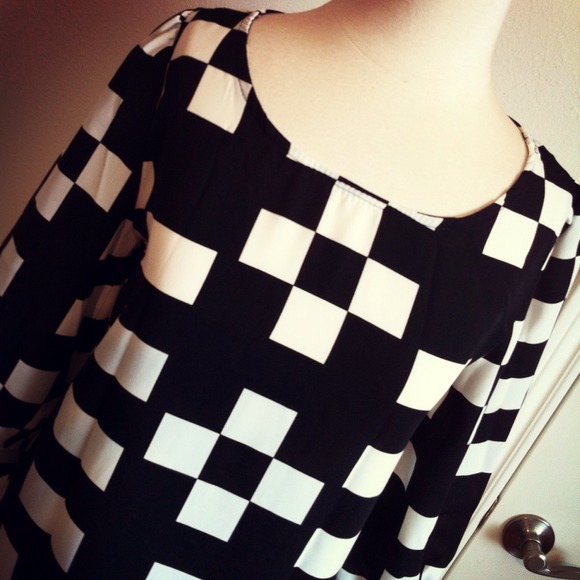 ** SOLD ** YEAR END SALE Mod B&W Shift Dress - Picture 2 of 4
