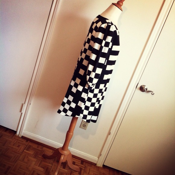 ** SOLD ** YEAR END SALE Mod B&W Shift Dress - Picture 3 of 4