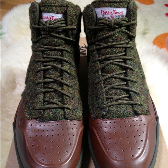 Nike Shoes - New price!!Rare wmns Nike Air Royalty MD VT