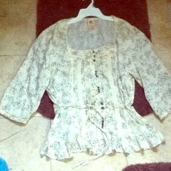 Pretty floral top!