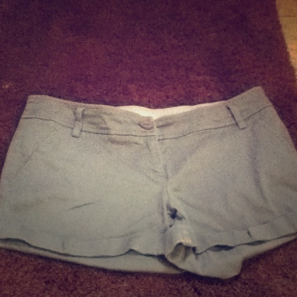 Grey short shorts:D