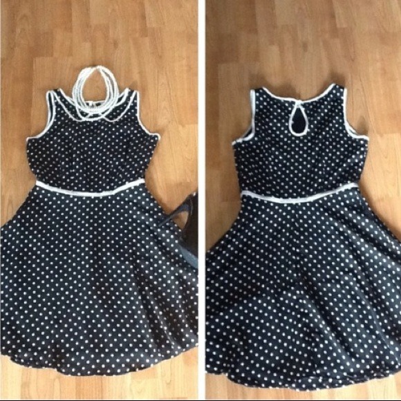 ❌SOLD❌👗Polka-Dot Dress👗 - Picture 2 of 3
