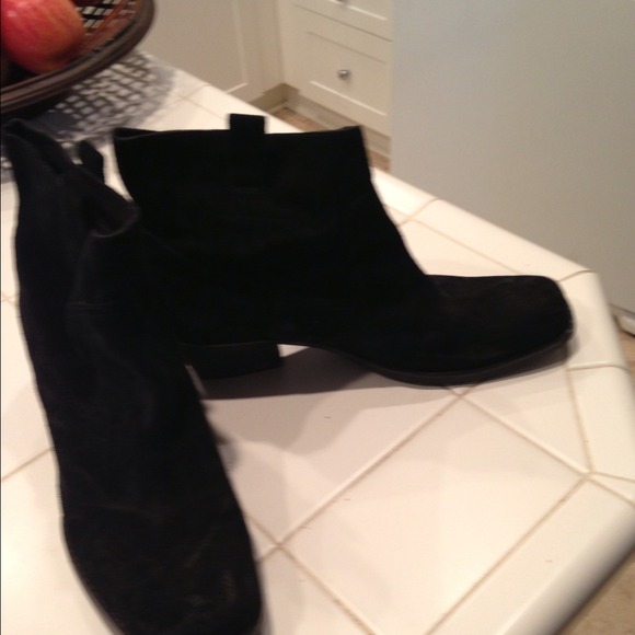 Suede boots