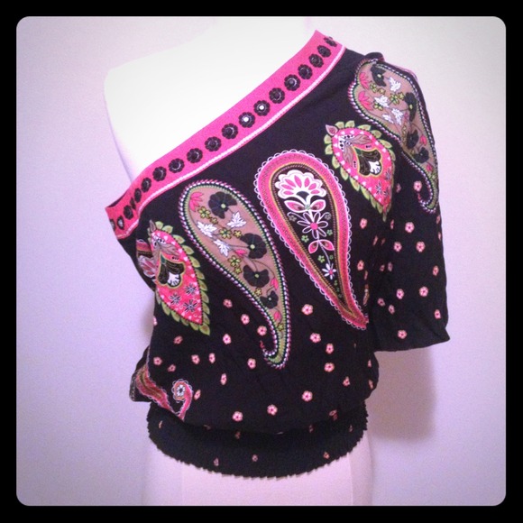 SOLD 💋Cute off the shoulder top