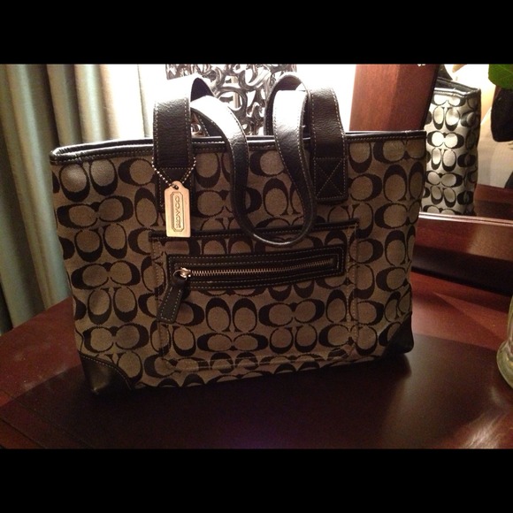 Authentic 100% Coach classic