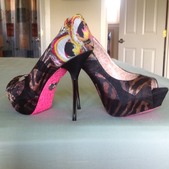 Betsy Johnson gorgeous pumps size 8.