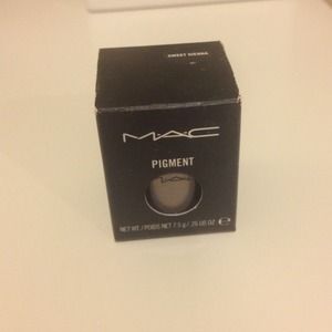 MAC Limited Edition Pigment in Sweet Sienna
