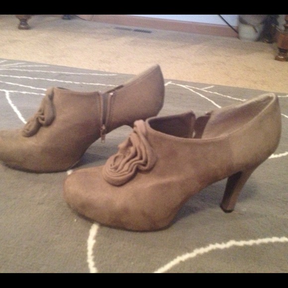 Madden Booties Size 11