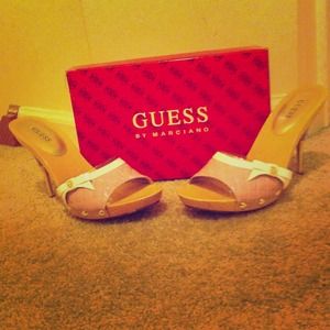 SOLD🚩🚩GUESS by Marciano lite purple sandal heel