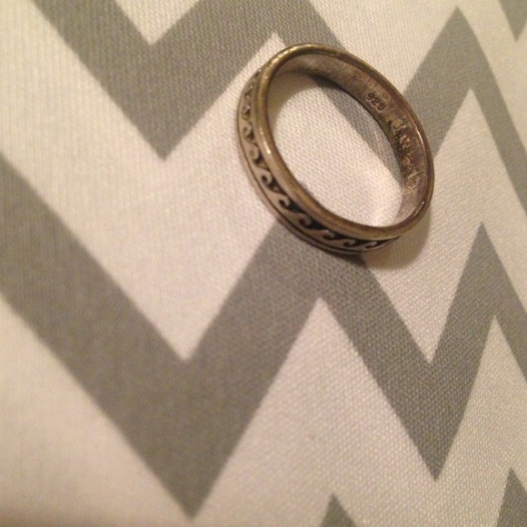 Wave thumb ring