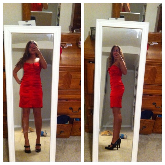 Red beautiful cocktail dress! - Picture 2 of 4