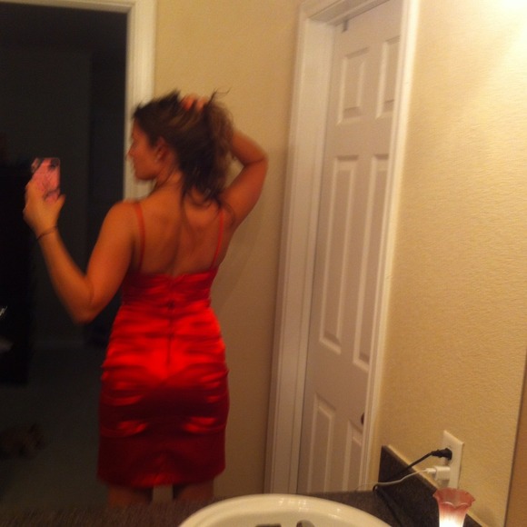 Red beautiful cocktail dress! - Picture 3 of 4