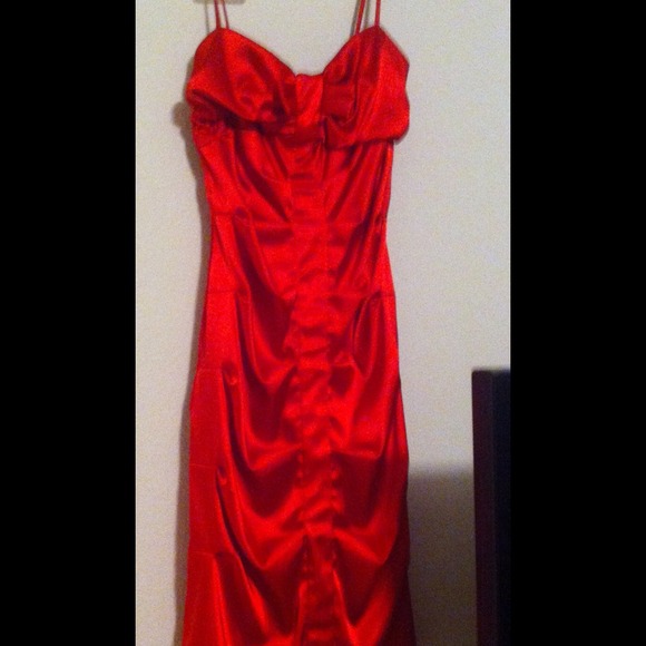 Red beautiful cocktail dress! - Picture 4 of 4