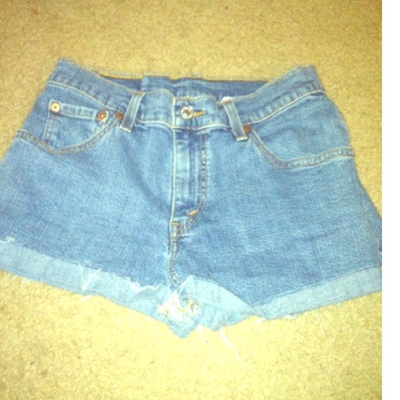 Levi's high waisted shorts:)