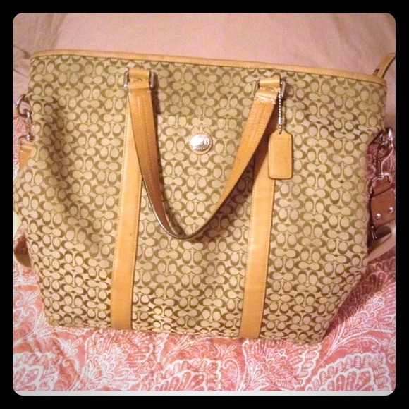 🌹FIRM🌹💯% Authentic Coach Purse