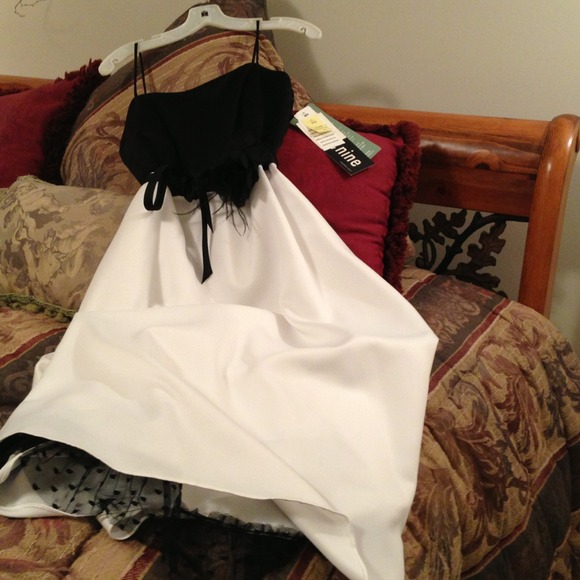 Beautiful black/white dress social dress - Picture 2 of 3