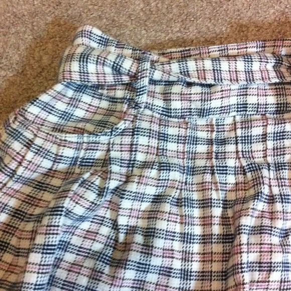 Cute plaid skirt - Picture 2 of 2