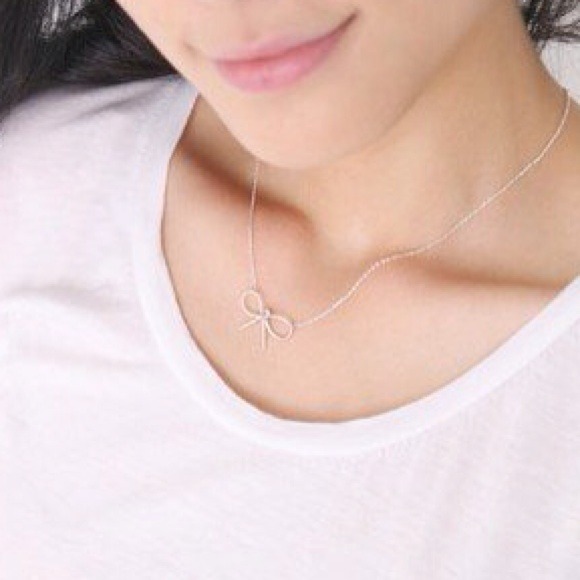 RIBBON BOW SILVER TONE NECKLACE - Picture 3 of 4