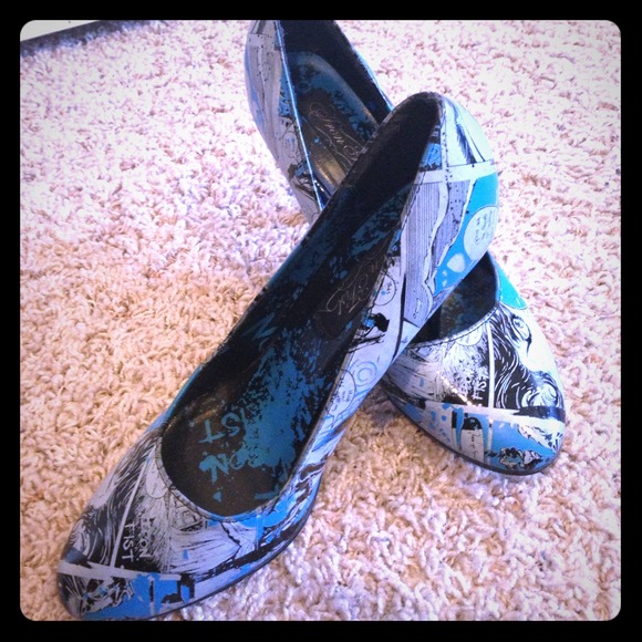 Comic Book Splattered Pumps