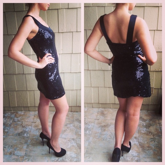 🚫BUNDLED🚫 Sequin Dress - Picture 2 of 2
