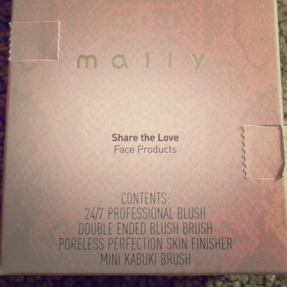 ❌SOLD❌ ⬇ REDUCED ⬇ Mally Share the 💘 Face Set