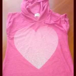 Short sleeve pull over with heart