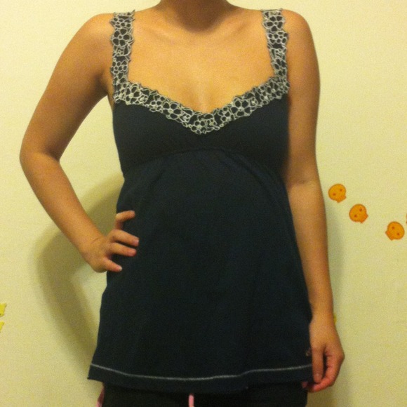 Cute tank with floral strap - Picture 1 of 2