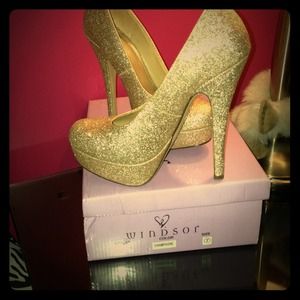 GOLD GLITTER HEELS! ✨