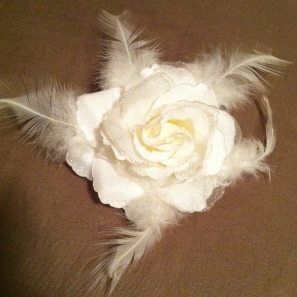 Wedding flower for hair with feathers