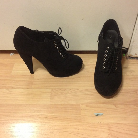 Ankle heel boots - on hold