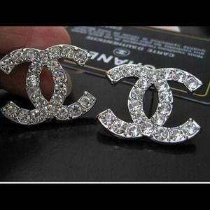 White studs Chanel earring