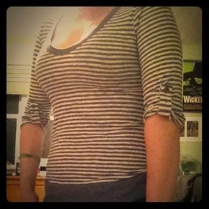 SOLD ❌Grey and white top