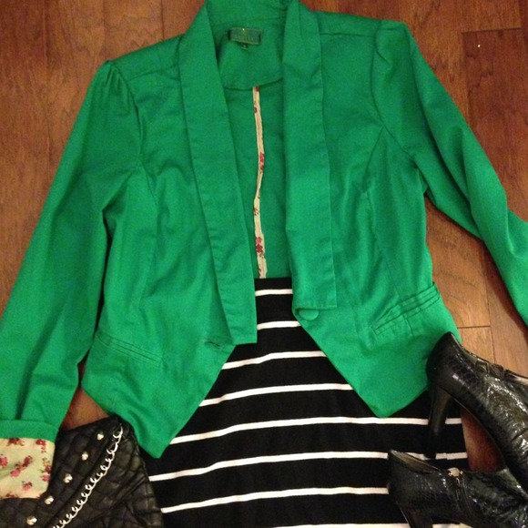 Traded🚫🚫Green blazer! So cute! - Picture 2 of 4