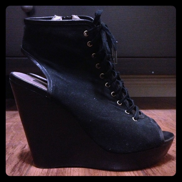 STEVEN BY STEVE MADDEN Black Wyndi Wedges