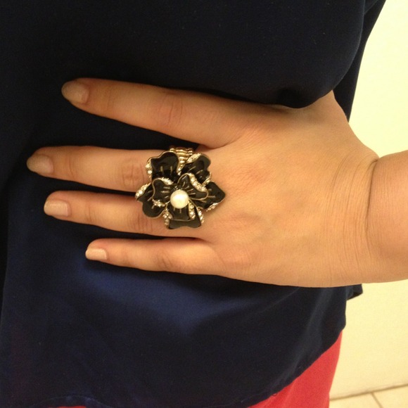 Flower ring - Picture 2 of 4