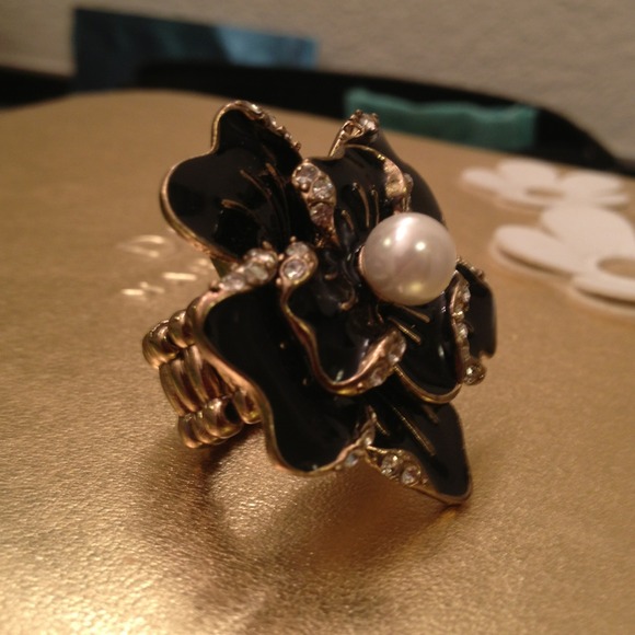 Flower ring - Picture 3 of 4