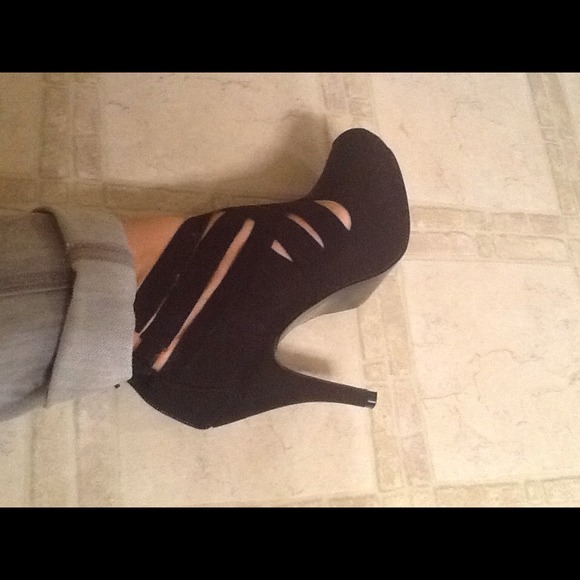 Heels 👠 - Picture 3 of 3