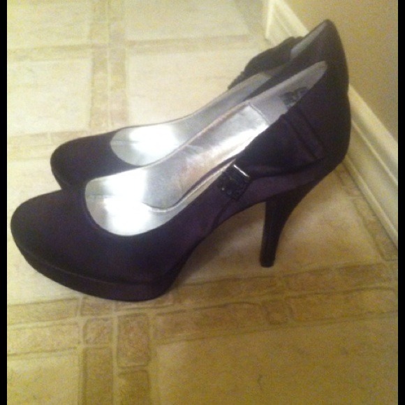 Heels 👠 - Picture 3 of 3