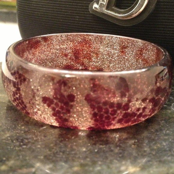 Shimmery bangle:)