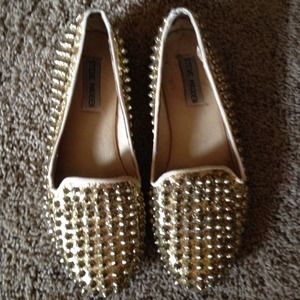 Steve Madden studdly flat