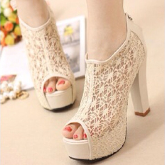 ☆ SOLD ☆ thick heels lace shoes