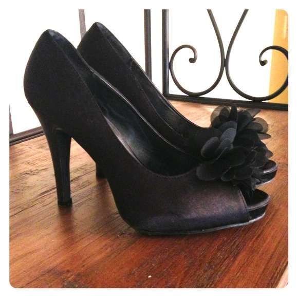 Black peep toe heels